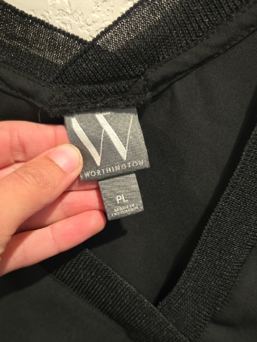Worthington Black Sleeveless V-Neck Mesh Trim Blouse - Picture 2 of 4